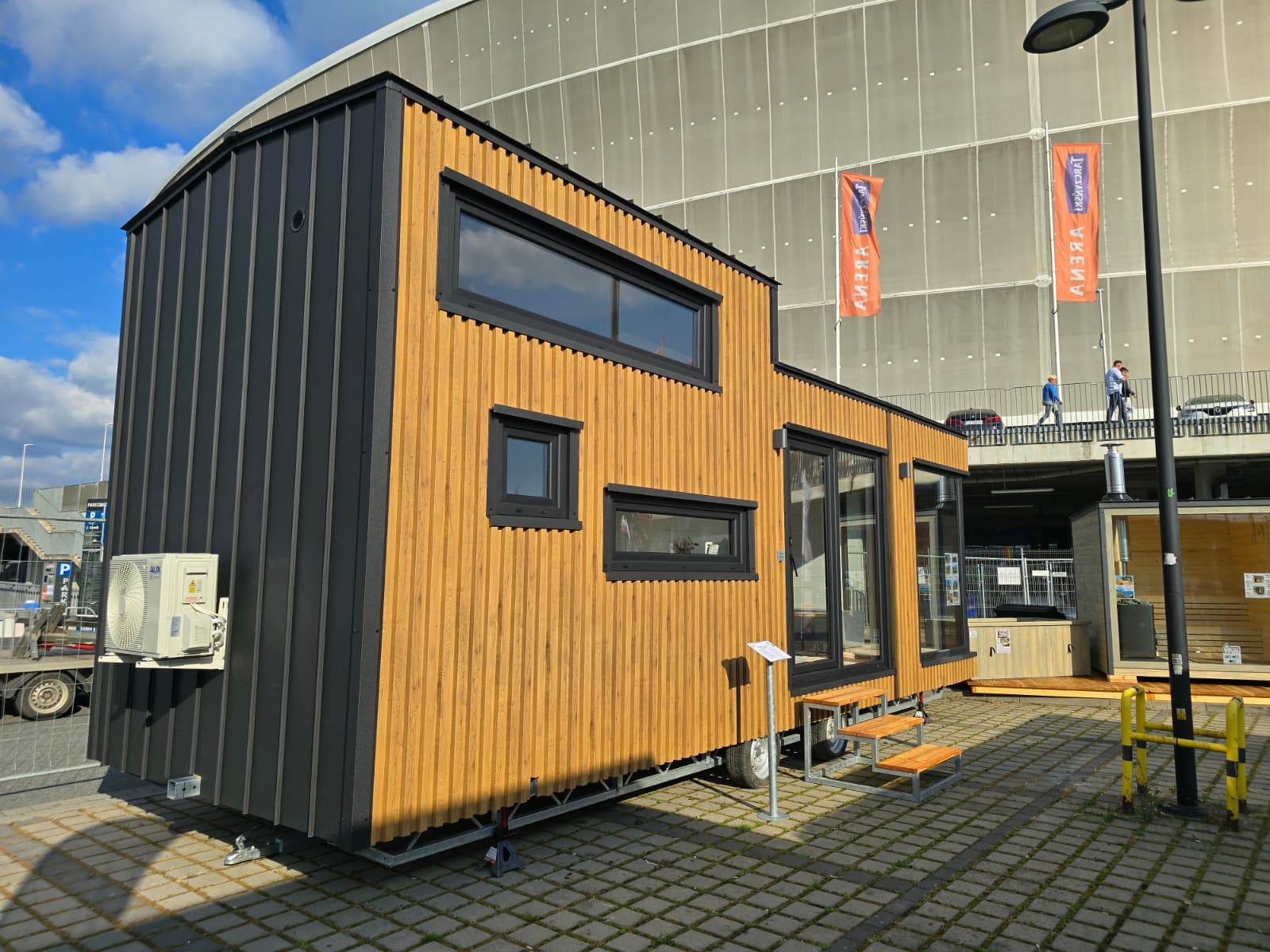 Tiny hus med träfasad